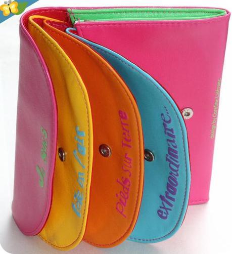 Ma pochette multicolore survitaminée designed by Caroline Lisfranc