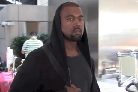 Kanye West agresse violemment un paparazzi. Regardez la vidéo choc