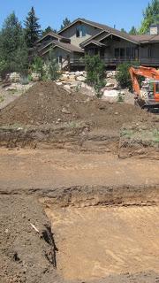 Un gros tas de terre ...