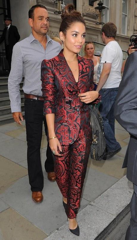 Vanessa Hudgens quitte le Apple Store de Londres - 18.07.2013