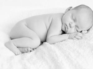 Le Bébé déclaré mort reprend vie Brésil : Un bébé, déclaré mort, reprend vie dans son cercueil