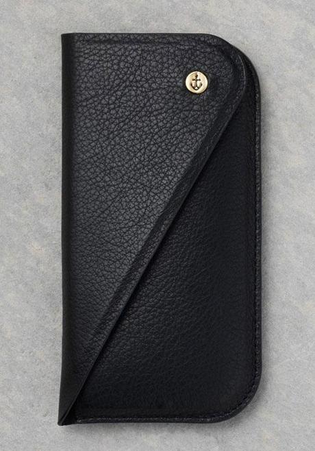 Pochette d'iPhone en cuir noir Kate Moss x Carphone Warehouse, 18 euros