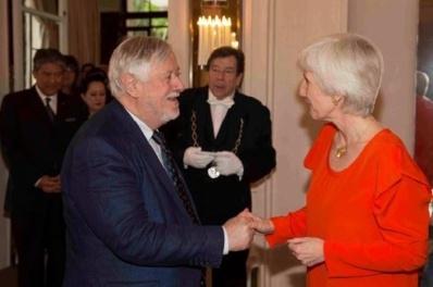 S.E. Mme Sophie Thévenoux,  Ambassadeur de Monaco en France, et le Pr Yves  Coppens, paléontologue et paléoanthropologue  français, professeur honoraire au Collège de France et Président du Comité scientifique international du Musée d'Anthropologie préhistorique de Monaco. Photo courtoisie © DR