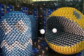 Pacman qui tire sur un fantôme blue Pacman qui tire sur un fantôme blue
