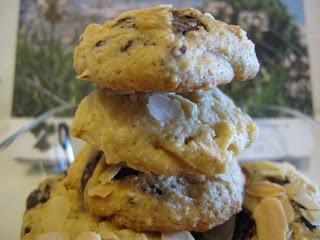 Biscuits : Amandes et Chocolat ( avec un jaune d'oeuf )