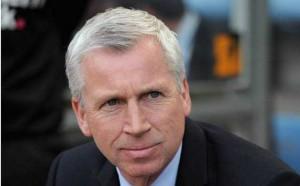 Le manager de Newcastle United, Alan Pardew souhaite renforcer son secteur offensif.