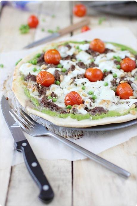 Pizza verte à la mozzarella et boeuf haché