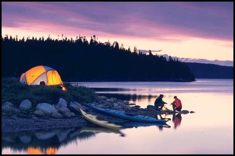 Camping sur le bord de l'eau