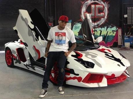 PHOTO Chris Brown : Voici sa nouvelle voiture très voyante
