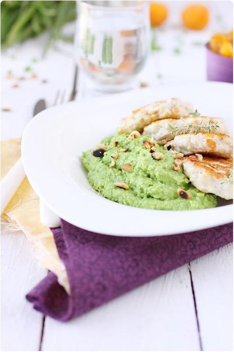 Galettes moelleuses de poulet à la compoté dabricot et purée de petits pois