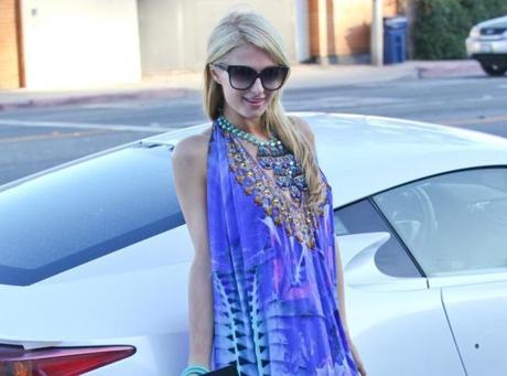 PHOTO Paris Hilton en mode hippie à Malibu