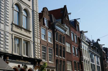 Les jolies maisons d'Amsterdam, pas toujours très droites