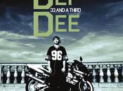 Découvrez l’album Third