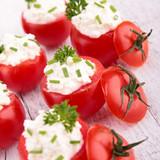 Mini tomates farcies au chèvre (40Kcal / 100g)