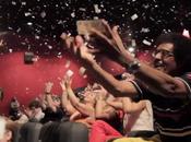 pluie vrais billets dans salle cinéma Bruxelles