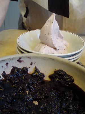 Glace express aux mûres du mûrier (mulberries noires) sans lait ni oeufs