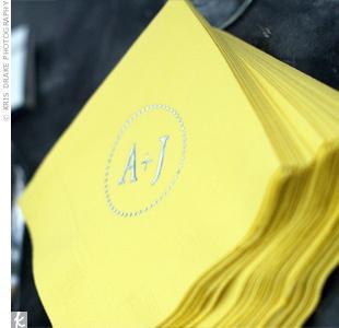 serviettes-personnalisees-jaune