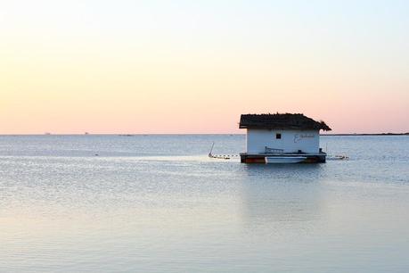 Une maison flottante appartenant à un riche notable de Sfax. La maison bouge au gré des envies de ses propriétaires, en restant sur l'eau ...