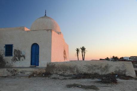 Le mausolée d'un saint homme, près de Ramla (principale ville de l'île)