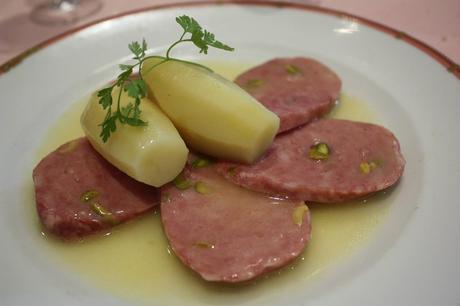 La Voûte Chez Léa Saucisson chaud au Macon Viré pommes vapeur