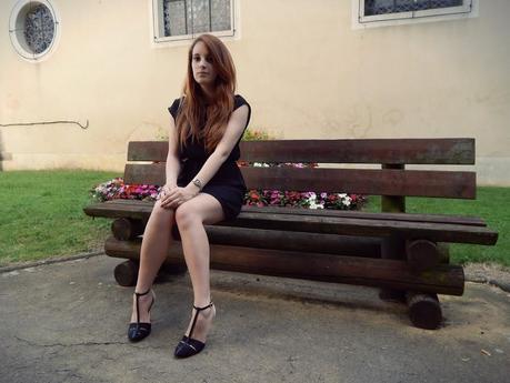 Black dress and leopard nail patch