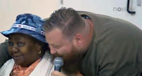 Live d’Action Bronson sur le morceau Strictly 4 My Jeeps pour des personnes agées