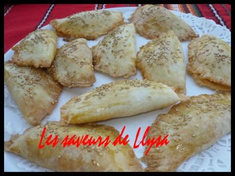 Empénadas aux tomates et aux oignons