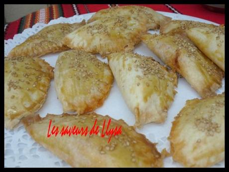 Empénadas aux tomates et aux oignons