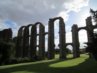 Le temple à Diane et l'aqueducto de los milagros