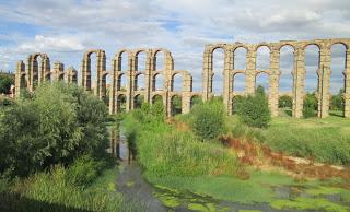 Le temple à Diane et l'aqueducto de los milagros