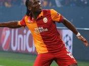 Emirates Drogba punit Arsenal