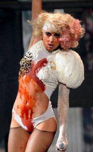 Lady gaga interprétant paparazzi aux mtv music awards 2009 