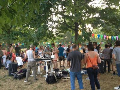 Les airs ouverts de Paris, le blocage de la 8 et le meuble Ikéa