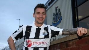 Mathieu Debuchy a le sourire à Newcastle.