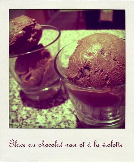 Glace au chocolat noir et à la violette