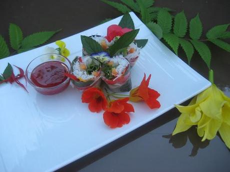 Rouleaux de printemps aux fleurs d'été et sa vinaigrette aux  bégonia de Madame Arboflora