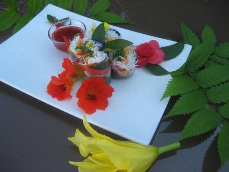 Rouleaux de printemps aux fleurs d'été et sa vinaigrette aux  bégonia de Madame Arboflora
