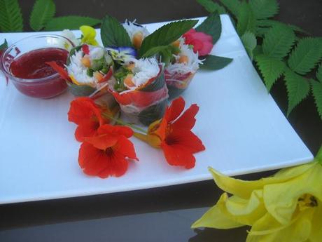 Rouleaux de printemps aux fleurs d'été et sa vinaigrette aux  bégonia de Madame Arboflora