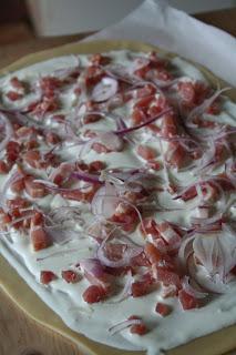 Flammekueche, la fameuse tarte flambée à l'alsacienne.