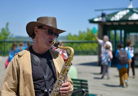 Le saxophoniste de la terrasse...