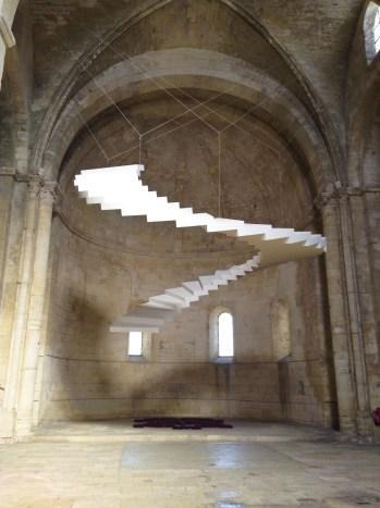 escalier ciel exposition christian lacroix abbaye de montmajour