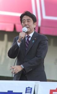 Shinzo Abe en 2012 (Crédits : TTTNIS, Creative Commons) Croissance décevante au Japon