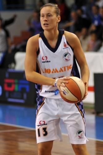http://img.over-blog.com/332x500/0/12/26/16/2013/Evelien-CALLENS--Umbertide-_legabasketfemminile.it.jpg