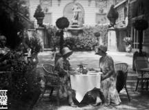 Thé au Ritz. Paris, vers 1925 © Boris Lipnitzki / Roger-Viollet