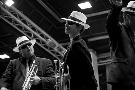 Elle a les yeux qui me fusillent