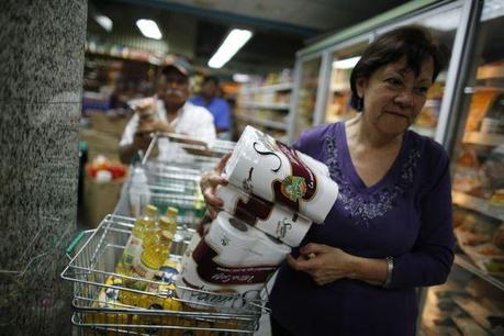 Dans un supermarché de Caracas (photo: Reuters  / Jorge Silva)