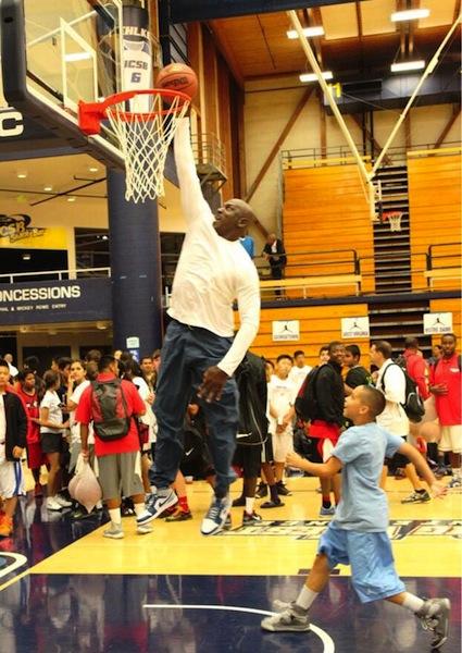 Jordan dunk même à 50 ans!
