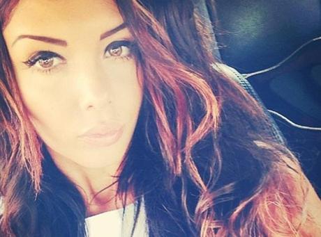 PHOTO Nabilla : La couleur de ses cheveux font le buzz, si si !
