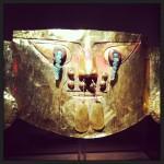 Masque mortuaire en or, exposition Pérou MBAM © Culture et Communication