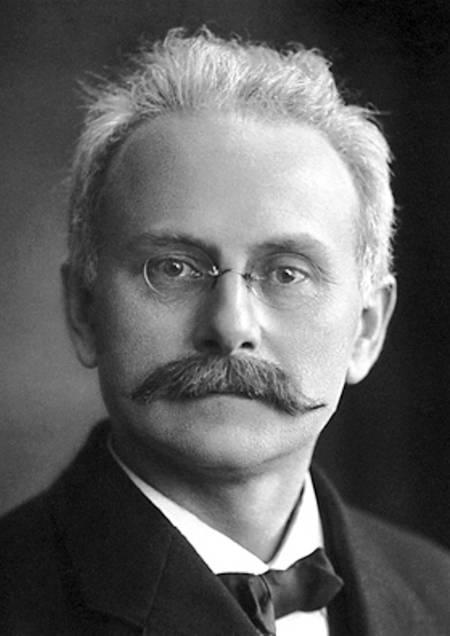 Johannes Stark (1874-1957), prix Nobel de physique en 1919, a montré que les niveaux d’énergie d’un atome peuvent être modifiés par un champ électrique. Il était opposé aux théories de la relativité d'Einstein.